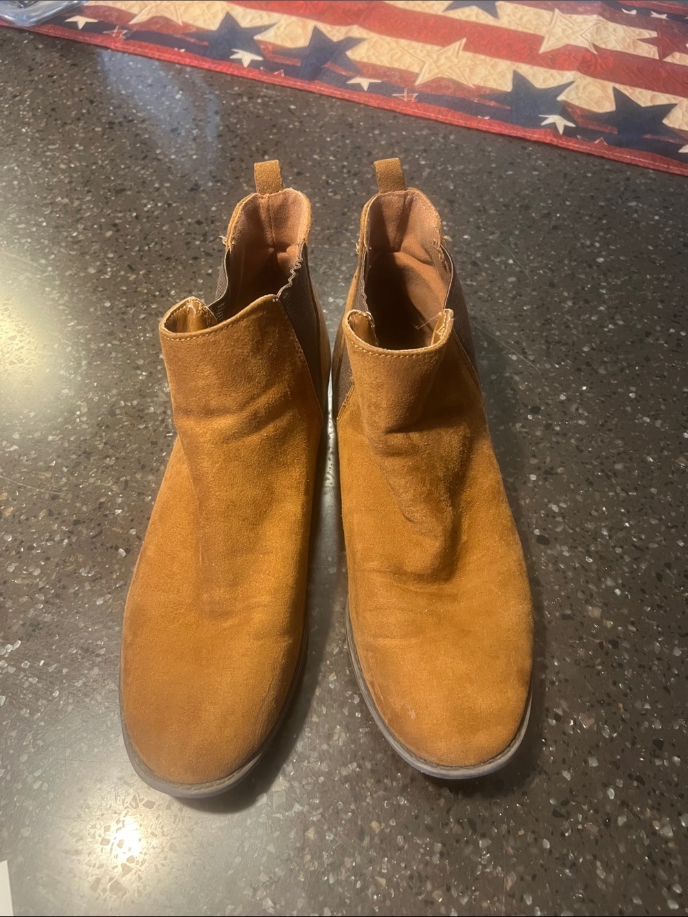 Women’s  Suede Chelsea Boots in Tan